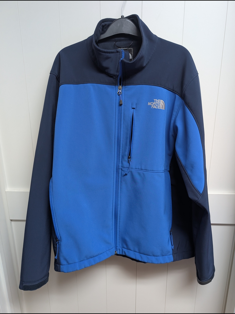 The North Face Apex Men's Two-Tone Blue Performance Softshell Jacket, Large